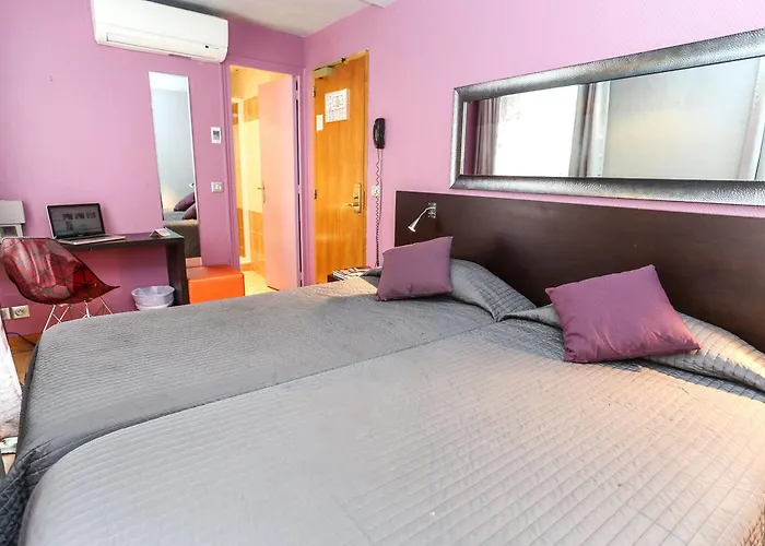 Le Village Montmartre * Paris