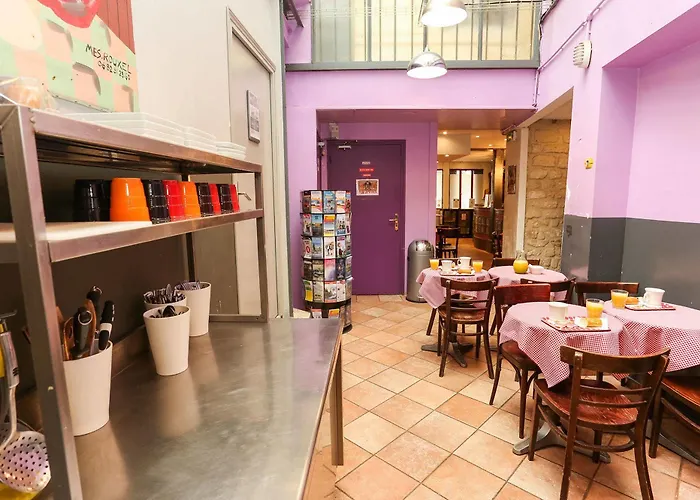 Le Village Montmartre *