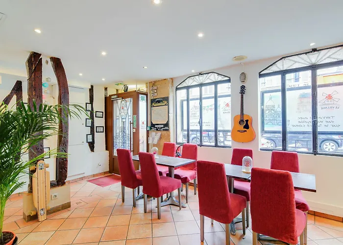 Le Village Montmartre Paris