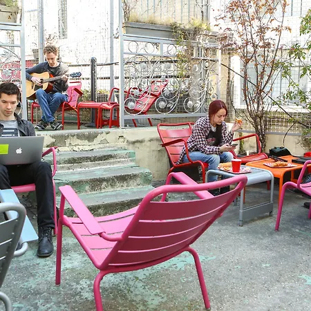 Hostel Le Village Montmartre By Hiphophostels