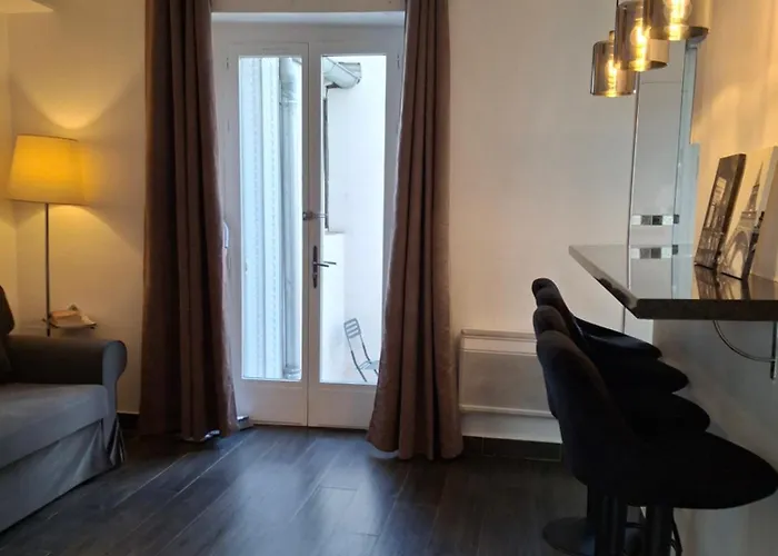 Le Village Montmartre Paris