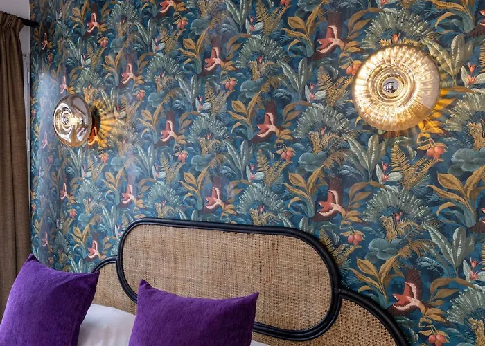 Le Village Montmartre Hostal *