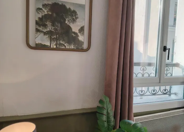 Le Village Montmartre Hostal